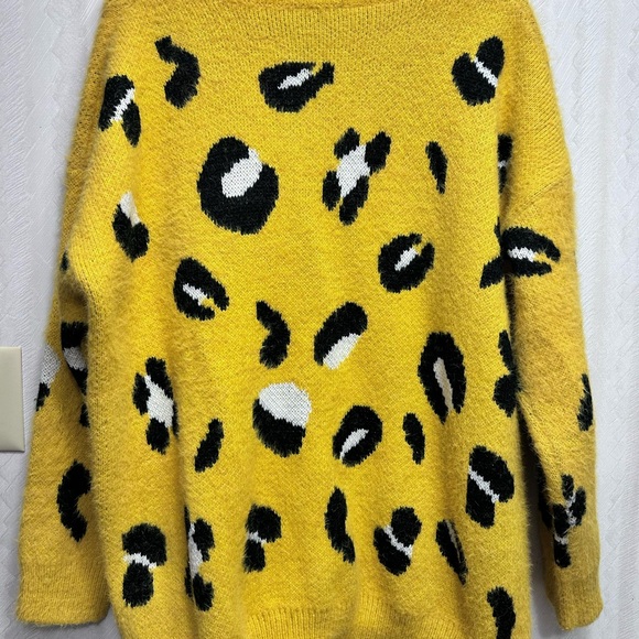 Lumiere Leopard Sweater, Yellow, Size Large. Made With Nylon And Acrylic. - Picture 3 of 8